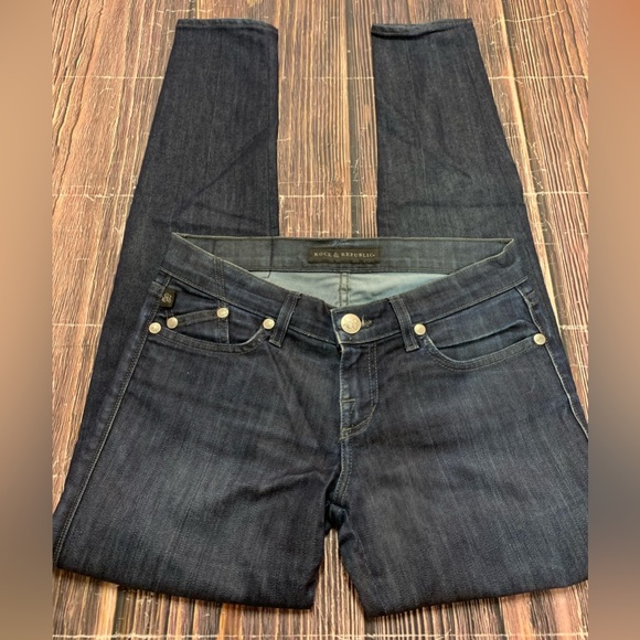 Rock & Republic skinny jeans size 26
Inseam 30”
Excellent Pre-owned Condition - Picture 10 of 11
